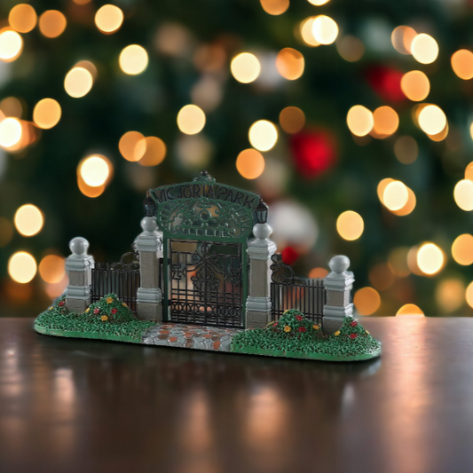 Lemax Victiria Park Gateway Christmas Village Table Accent