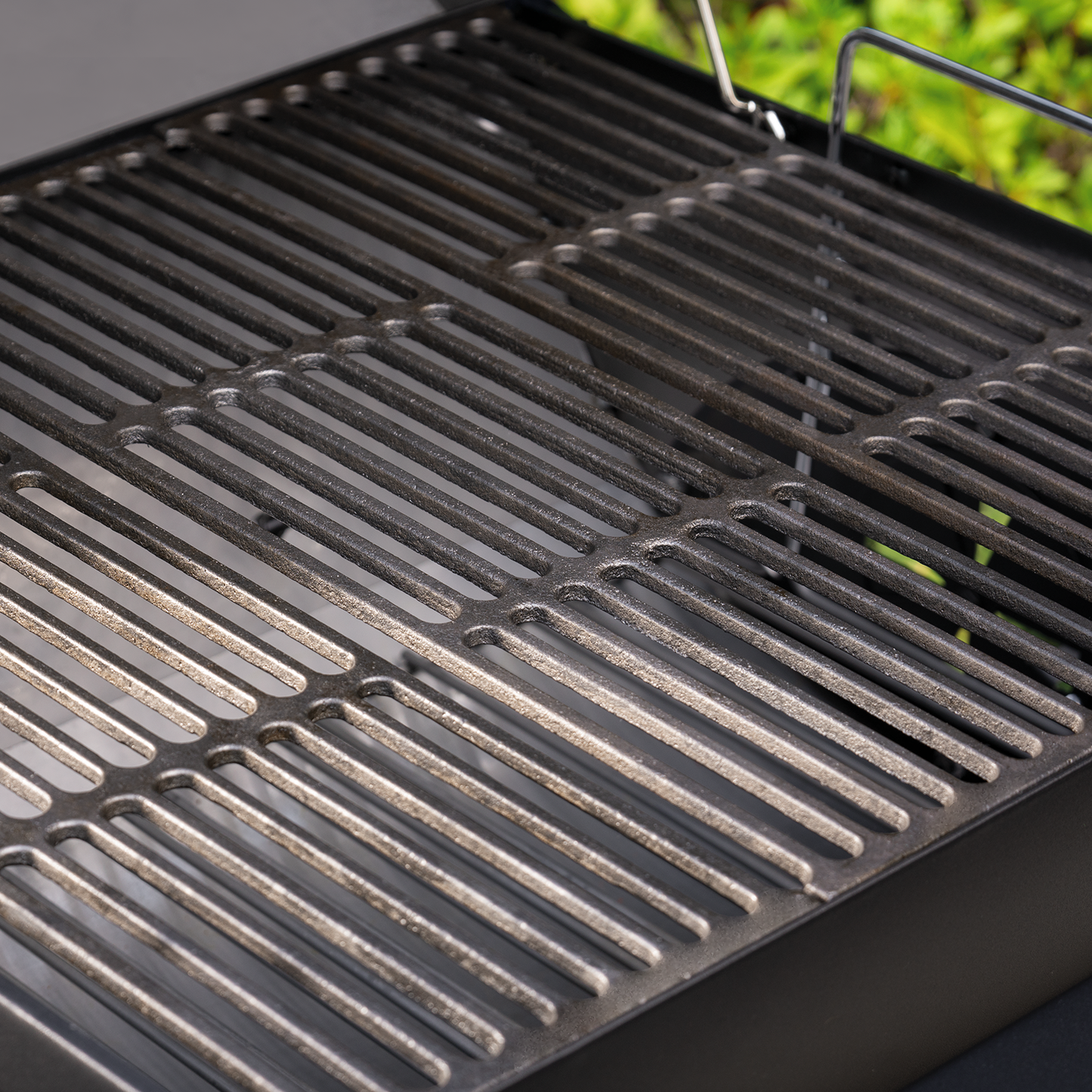 Char-Griller Wrangler Charcoal BBQ with Black Metal Shelves