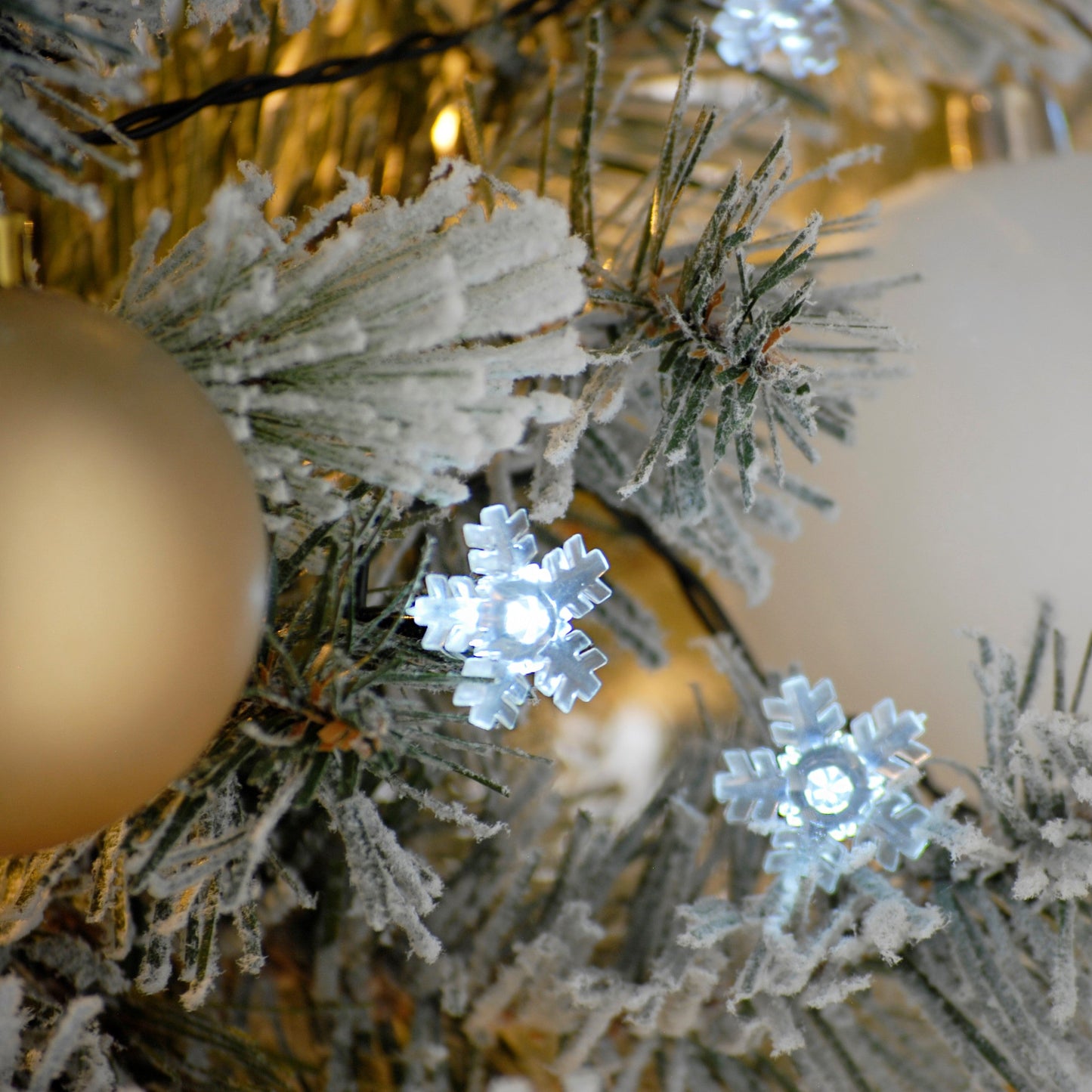 Festive 100 White Snowflake Battery Operated String Lights